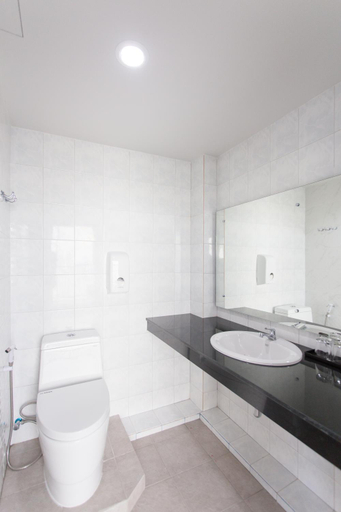 Bathroom 3, The Gene, Mueang Krabi