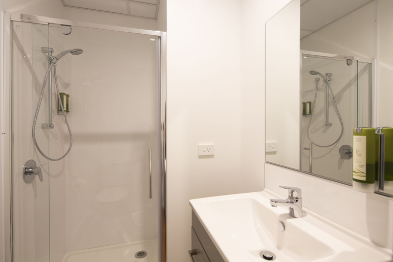 Bathroom 5, Wyndham Garden Queenstown, Queenstown-Lakes