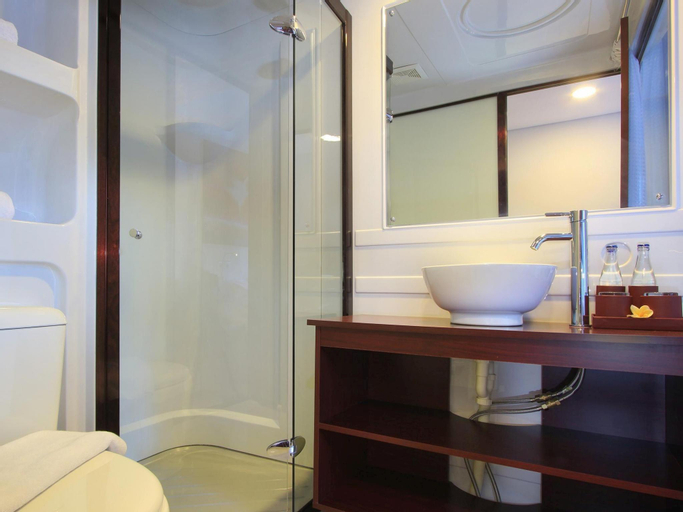 Bathroom 9