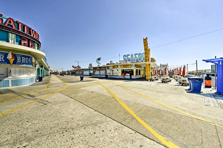 North Wildwood Condo with Pool, Walk to Boardwalk!, Cape May