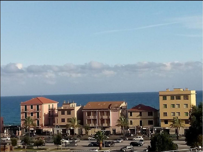 Exterior & Views 24