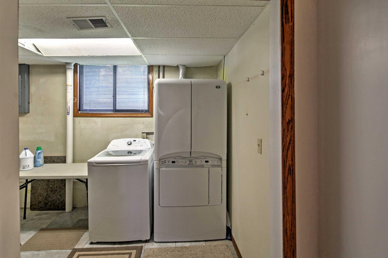 Bathroom 3, Quaint Duluth Hideaway w/ Private Fenced-In Yard!, Saint Louis