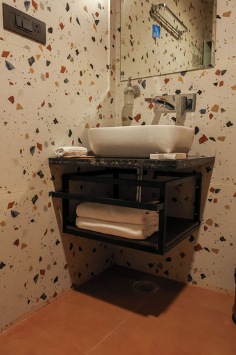 Bathroom 4, Jaipur Qila-Boutique Hotel and Roof Cafe, Jaipur