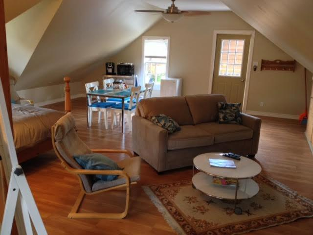 Others 3, Merrickville Guest Suites, Leeds and Grenville