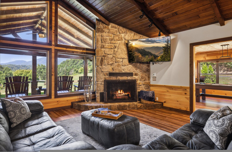 Room 4, Private 15 Acres w Pond Hot Tub Game Room, Sevier