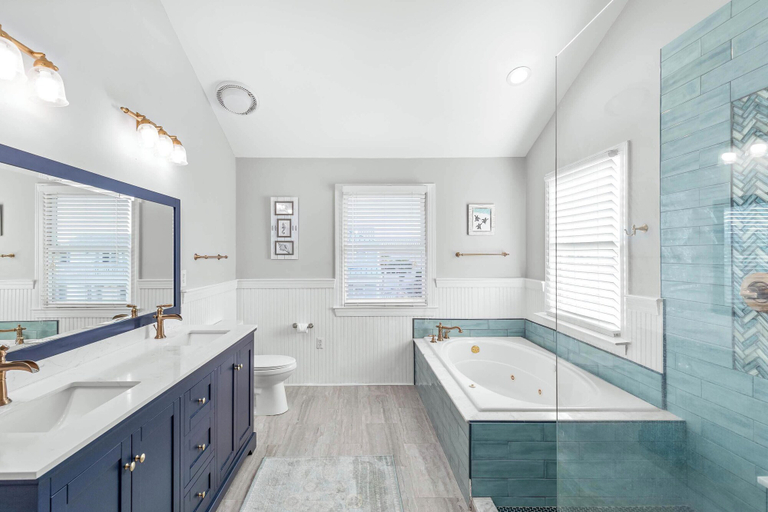 Bathroom 4, Seconds To The Sea, Chatham