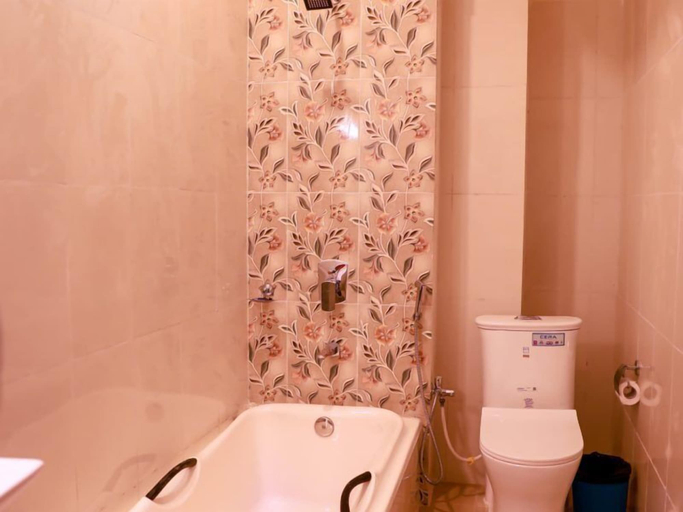 Bathroom 3, Shrestha Hotel HotSpring, Dhaualagiri