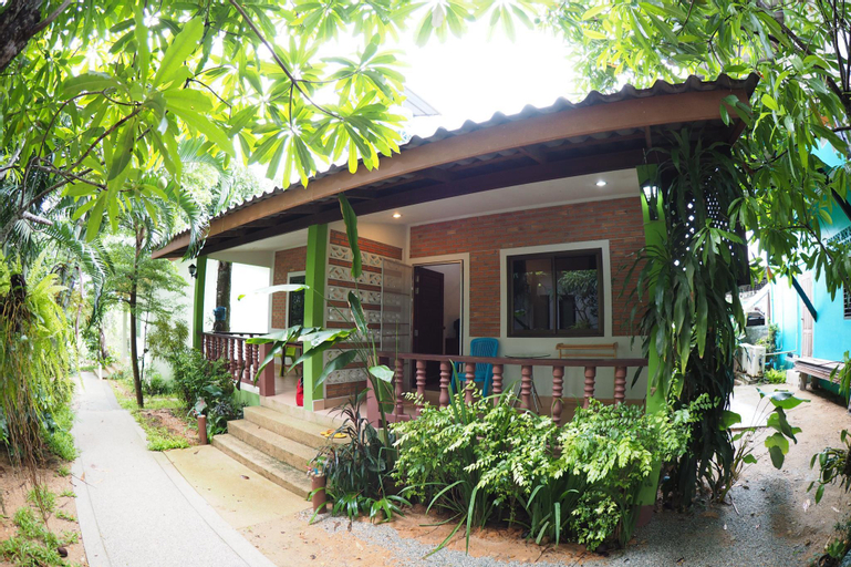 Exterior 4