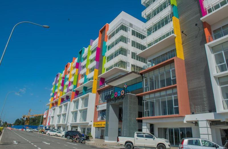 Exterior & Views