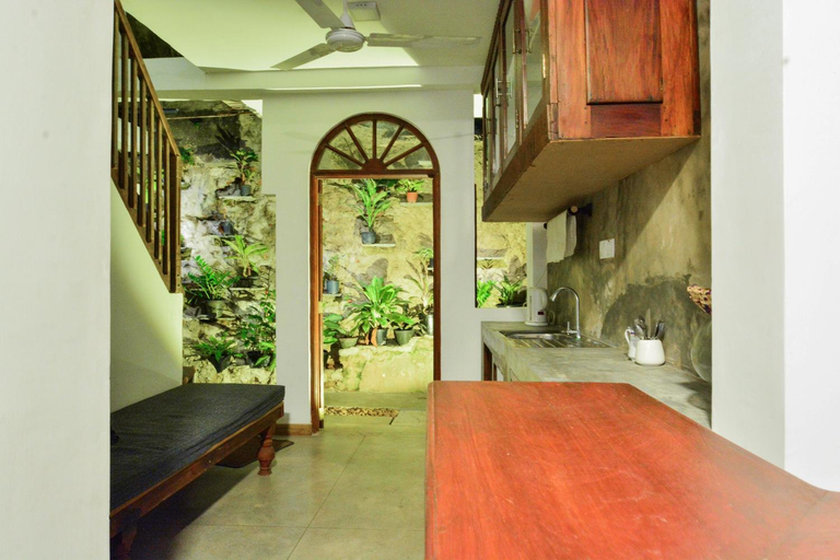 Others 5, Fort Sapphire, Galle Four Gravets