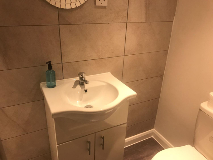 Bathroom 4, The Mount Rooms, Vale of Glamorgan