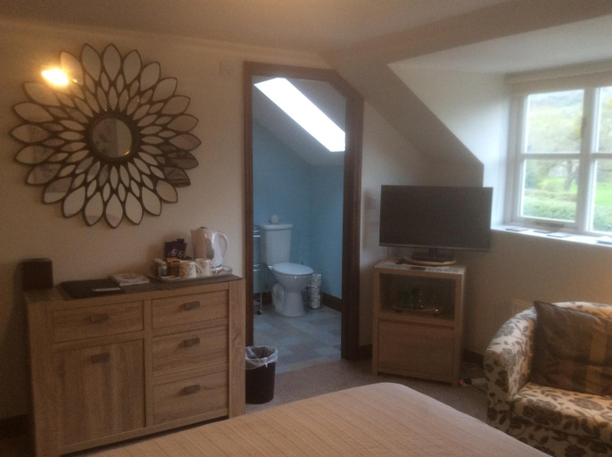 Bathroom 2, Arden Croft, Worcestershire