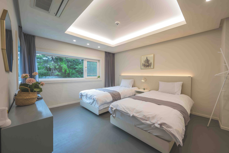 Bedroom 3, 500m2 Busan Ocean view private Let house, Haeundae