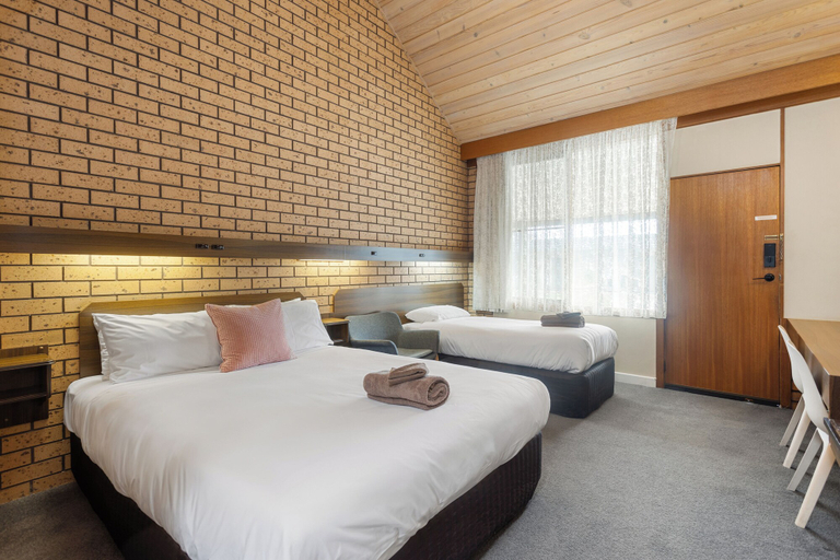 Bedroom 2, Maffra Motor Inn, Wellington - Maffra