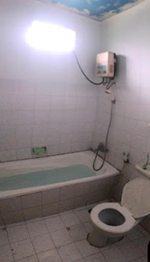 Bathroom 5, Villa Green Apple Omega Puncak, Cianjur