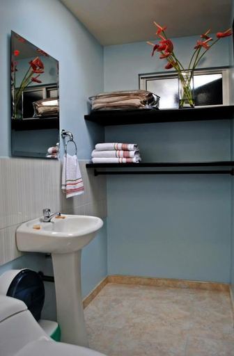 Bathroom 5, Hotel Victoria, Manizales