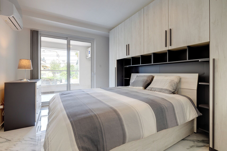 Bedroom, Modern Apartment Steps to St George's Bay