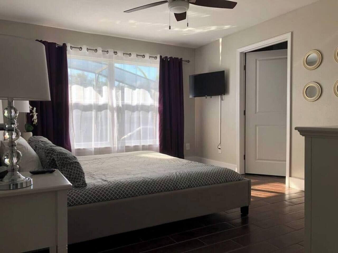 Bedroom 2, Parsley · New! Luxury, Near Disney & Universal. Sleep 9, Orange