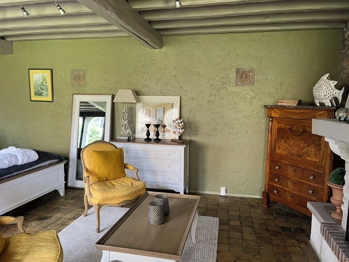 Bedroom 2, Le Prieuré de Bazainville, Yvelines