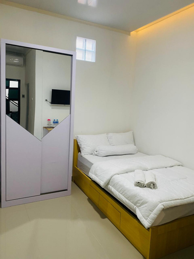 Bedroom 2, Riverhouse Hotel, Semarang