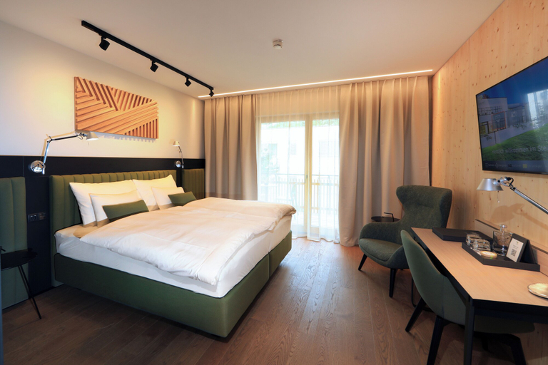 Bedroom 2, Hotel Steiermarkhof, Graz