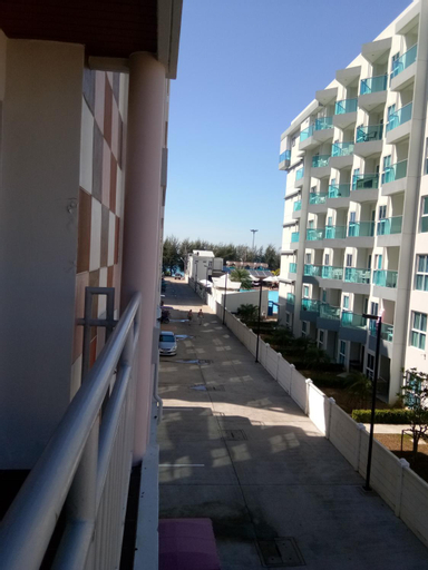 Exterior 6