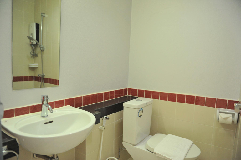 Bathroom 10