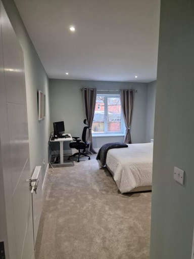Others 4, Luxury 3 Bed House, Parking, Garden and 2 Office desks 2, Bournemouth