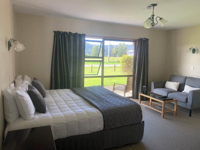 Bedroom 2, Mt Cook View Motel - Fox Glacier, Westland