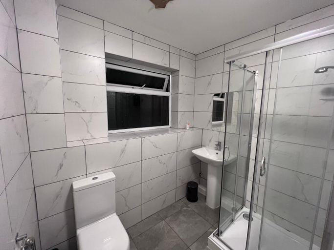 Others 2, Modern Room Close to Warwick University, Warwickshire