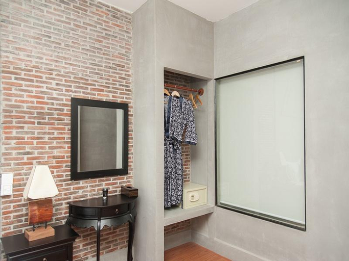 Bathroom 12