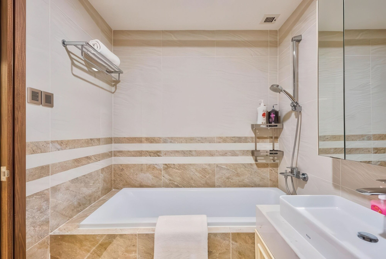 Bathroom 4, Urban Zen Saigon - Royal Apartment D4, Ho Chi Minh City