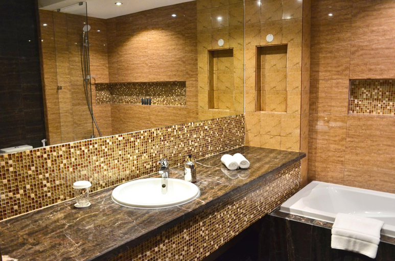 Bathroom 13