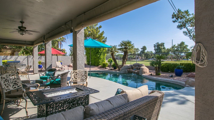 BBQ/picnic area 3, Spectacular Golf Course Home With Pool and Views!, Maricopa