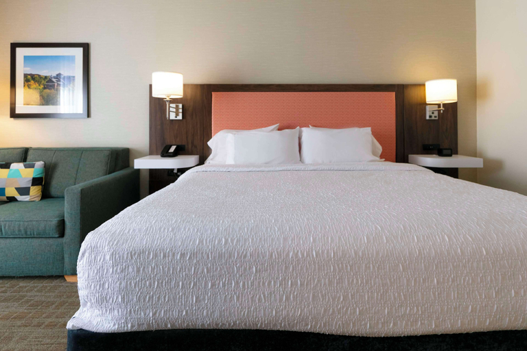 Bedroom 3, Hampton Inn Scranton at Montage Mountain, Lackawanna