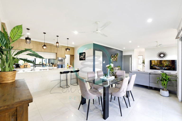 Room 3, Zenhouse Vista Elegant Coastal Haven, Lee Point-Leanyer Swamp