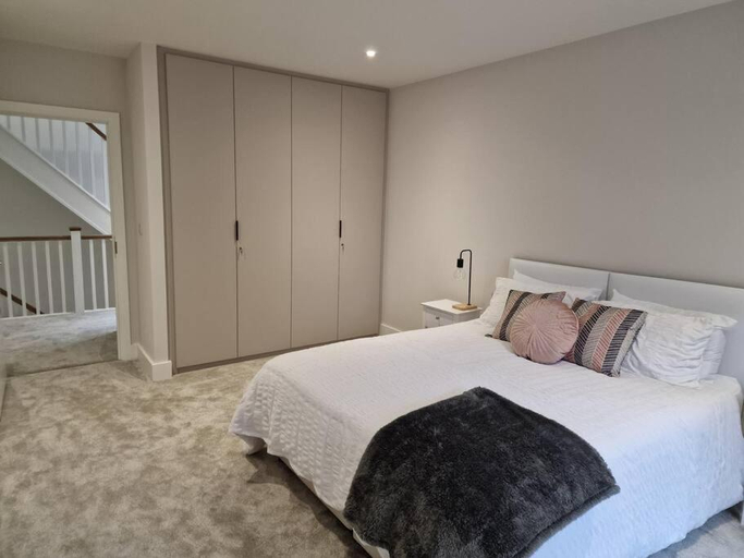 Others 3, Luxury 3 Bed House, Parking, Garden and 2 Office desks 2, Bournemouth
