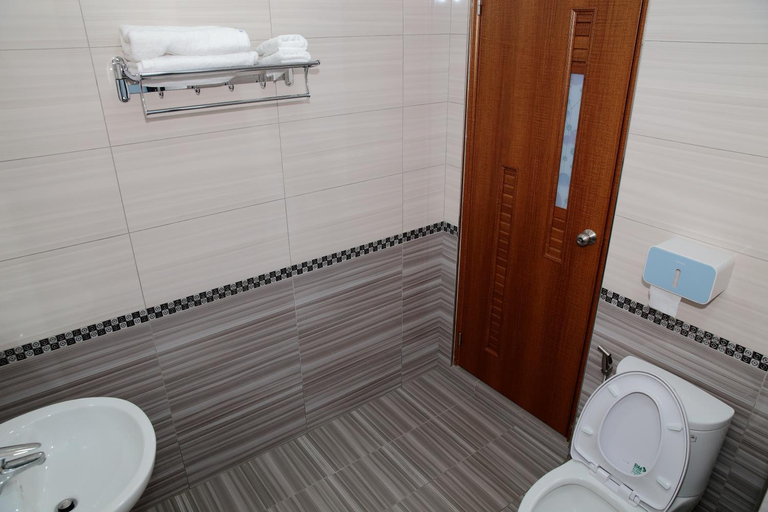 Bathroom 2, Yuan Homestay, Taitung