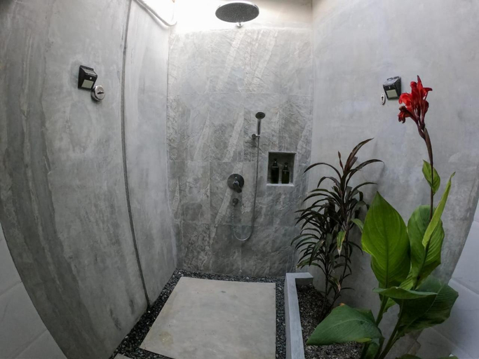 Bathroom 5, Tiger shark Residence 