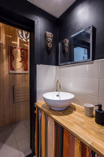 Bathroom 13