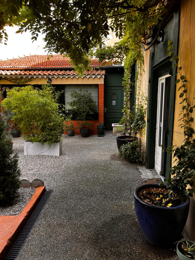 Exterior 10