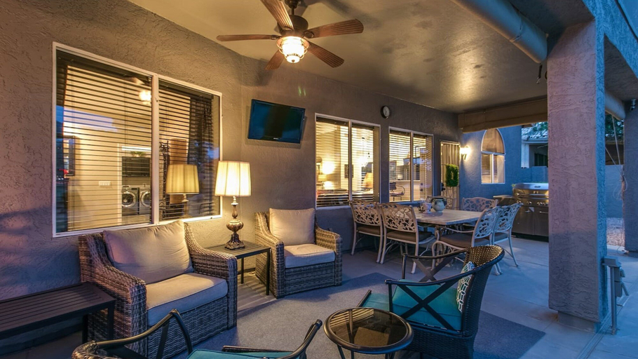BBQ/picnic area 4, Spectacular Golf Course Home With Pool and Views!, Maricopa