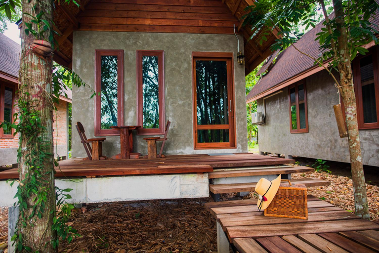 Exterior 10