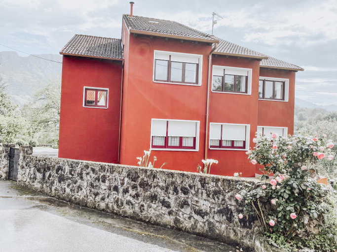 Exterior & Views 1, BELLA KALMA, acogedora casa con parking, jardin y wifi, Asturias