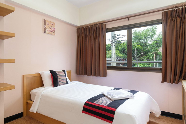 Bedroom 4, P-Park Hotel near Yanhee Hospital, Bang Plad