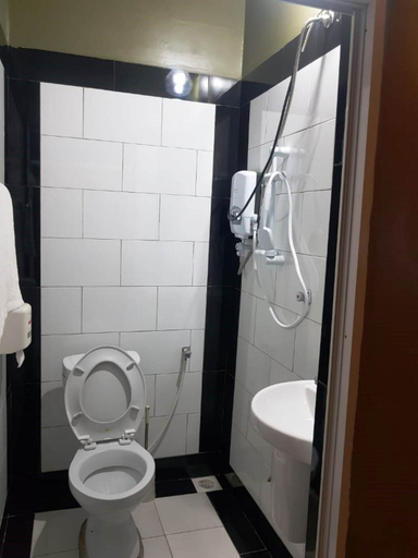 Bathroom, Romeos Hotel, Kampala