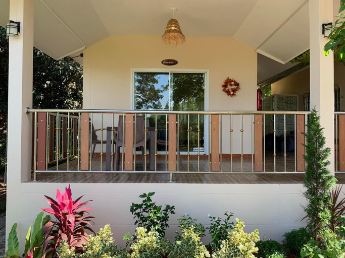 Exterior 6