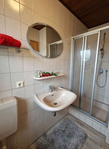 Bathroom 4, Holiday Home Rubin Comfortable Vacation Home, Aurich