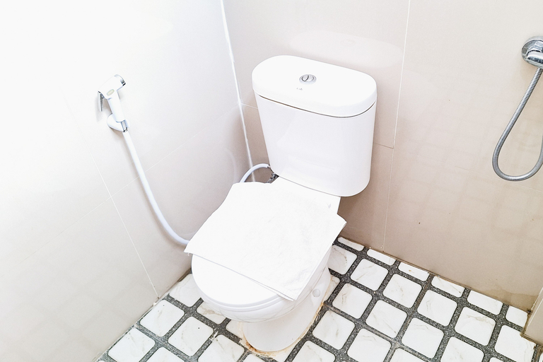 Bathroom 3, RedDoorz near Malang Creative Center, Malang
