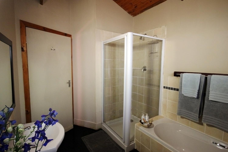 Bathroom 5, Thulamela, Ehlanzeni